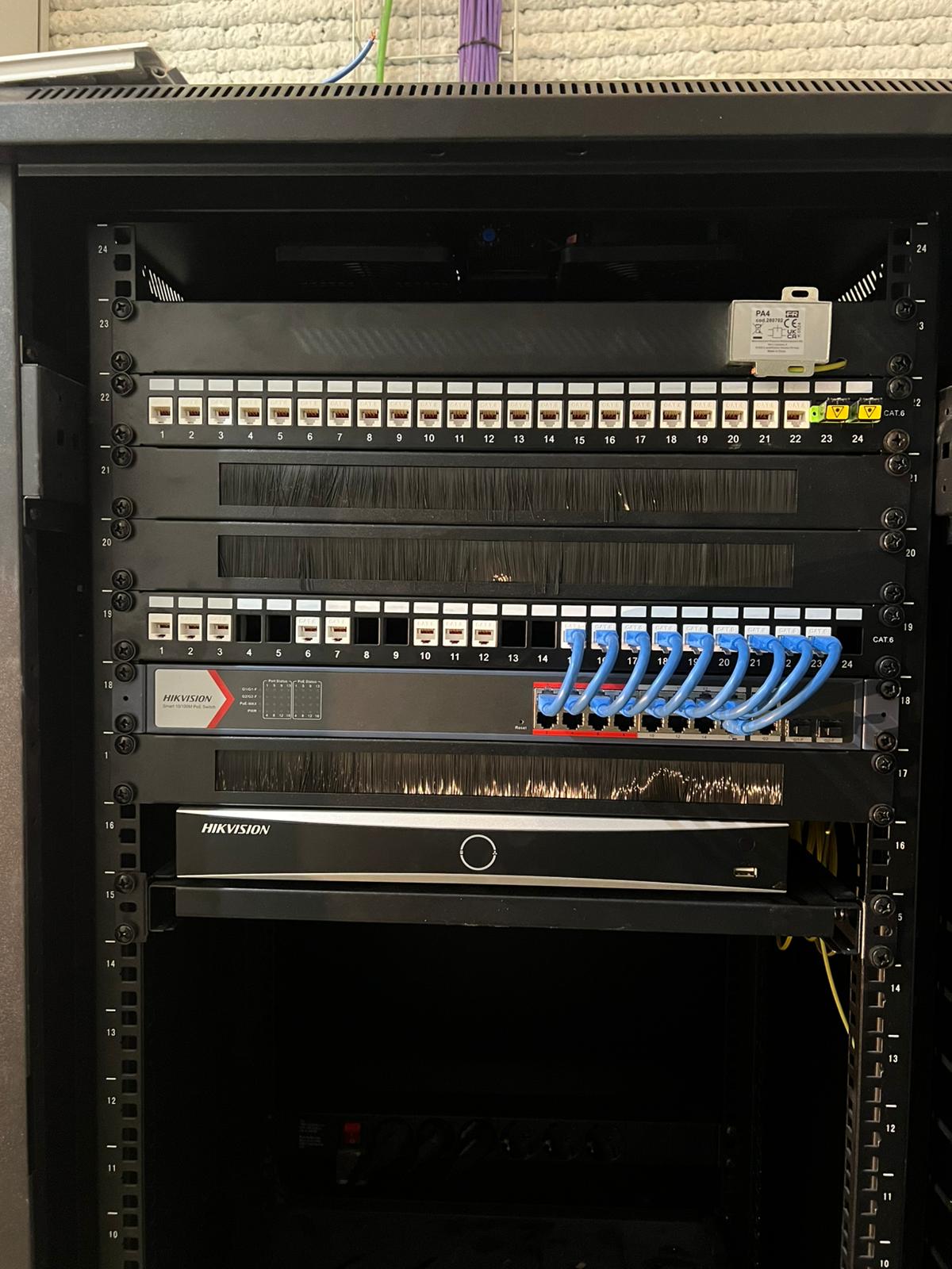 Instalação de rack de rede Hikvision