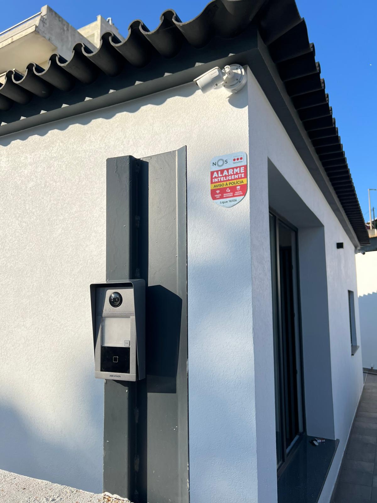 Instalação de videoporteiro em moradia